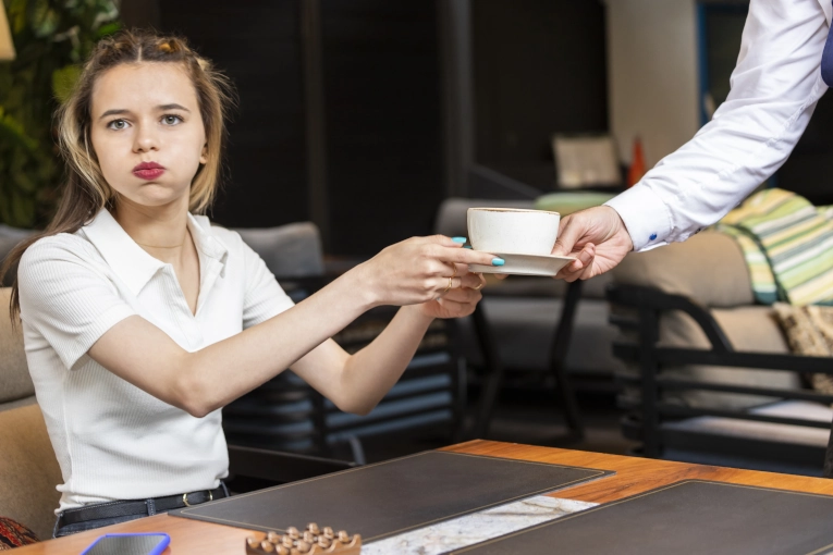 Плохое обслуживание в ресторане: права посетителя и правильное реагирование